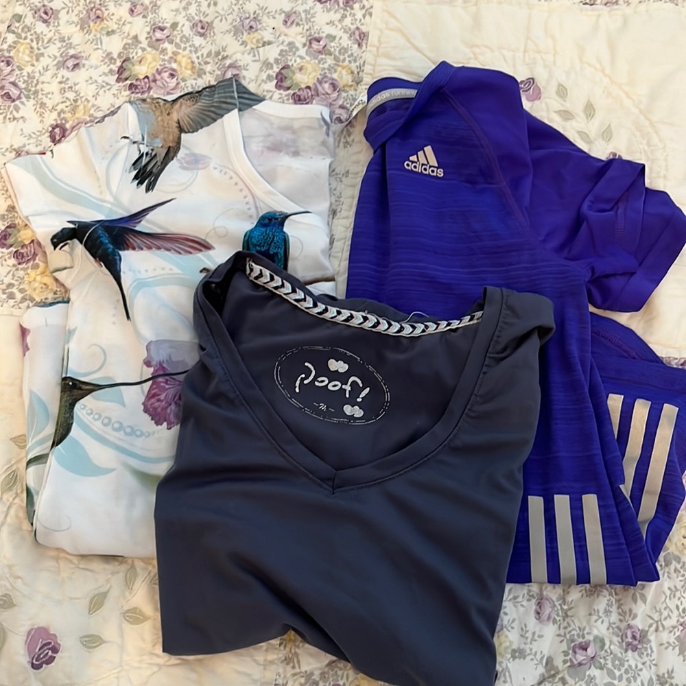✨bundle✨ 3 athletic tops! size small